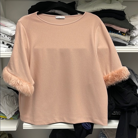 Blush Faux Fur Cuff Zara Top. Size M - Picture 4 of 4